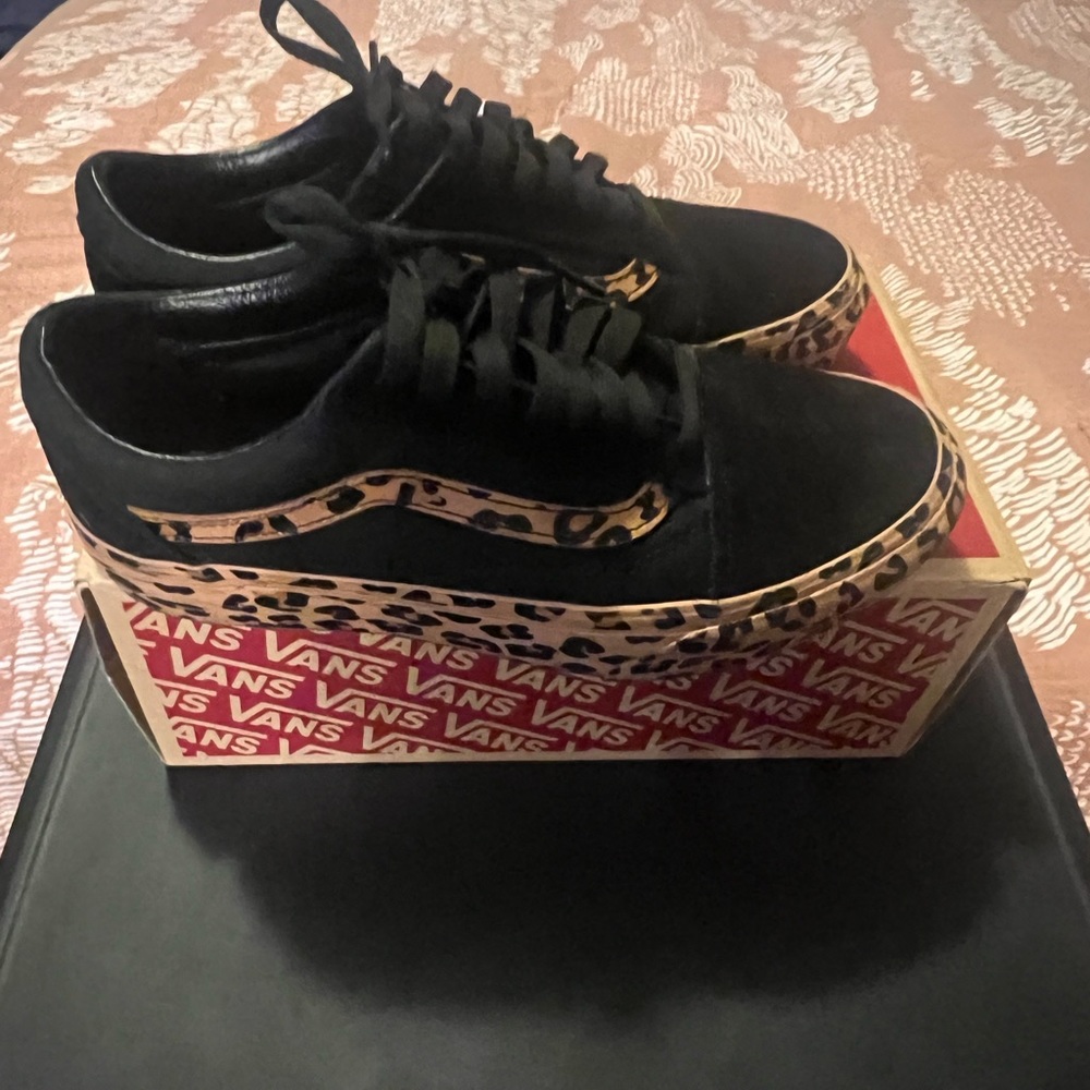 VANS Leopard 🐆 Print  Suede Platform Sneakers Wms 8 men’s 7